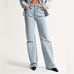 Abercrombie Light Wash The 90’s Relaxed High Rise Jeans